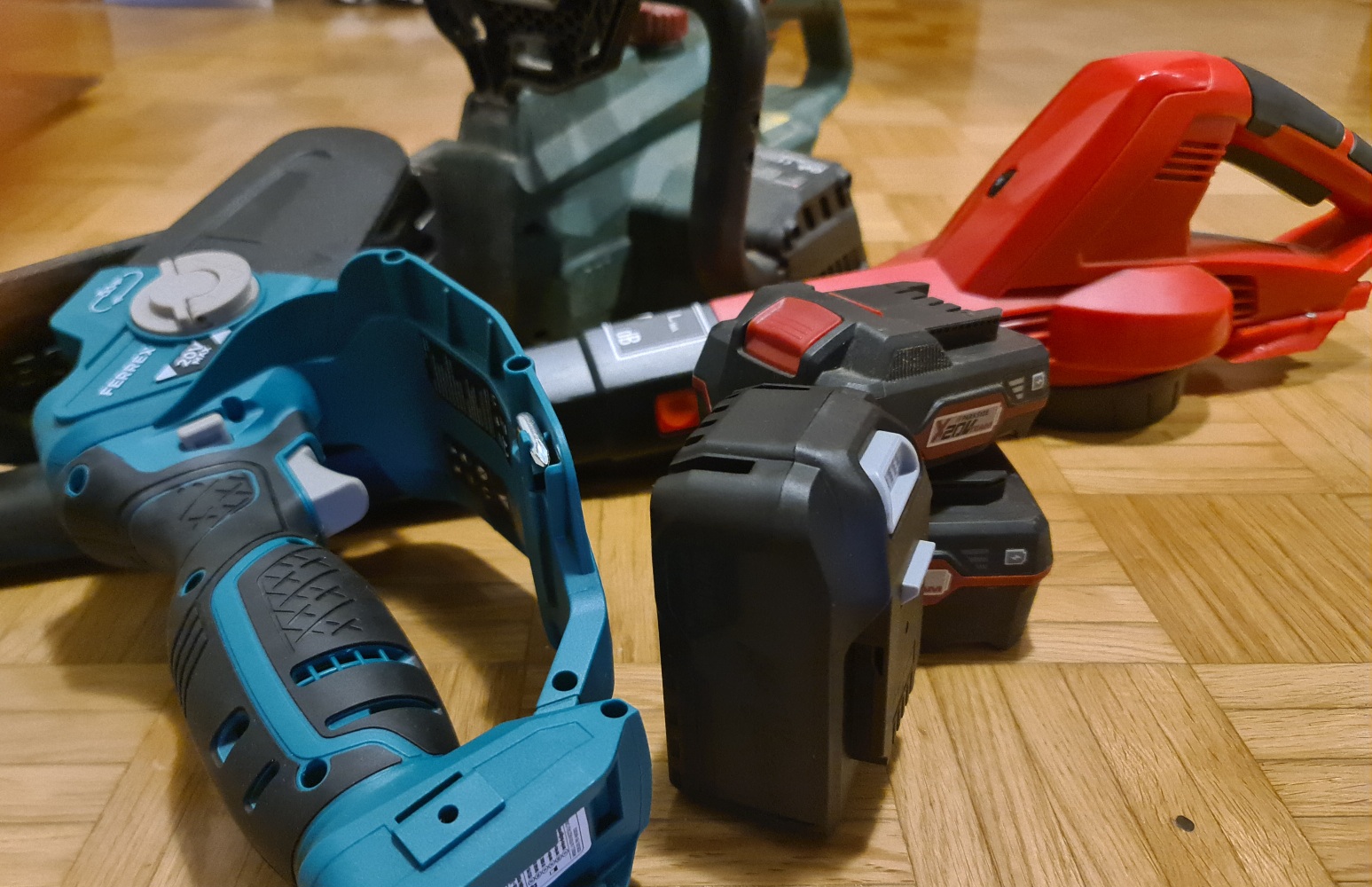 Razližna baterijska orodja na isto baterijo s pomočjo adapterja vmesnika