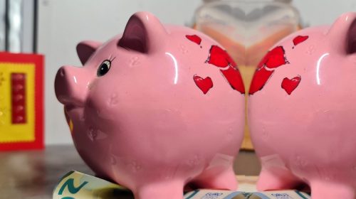 Kam gre zbran denar in kdo upravlja z milijoni iz dobrodelnih akcij Radia 1